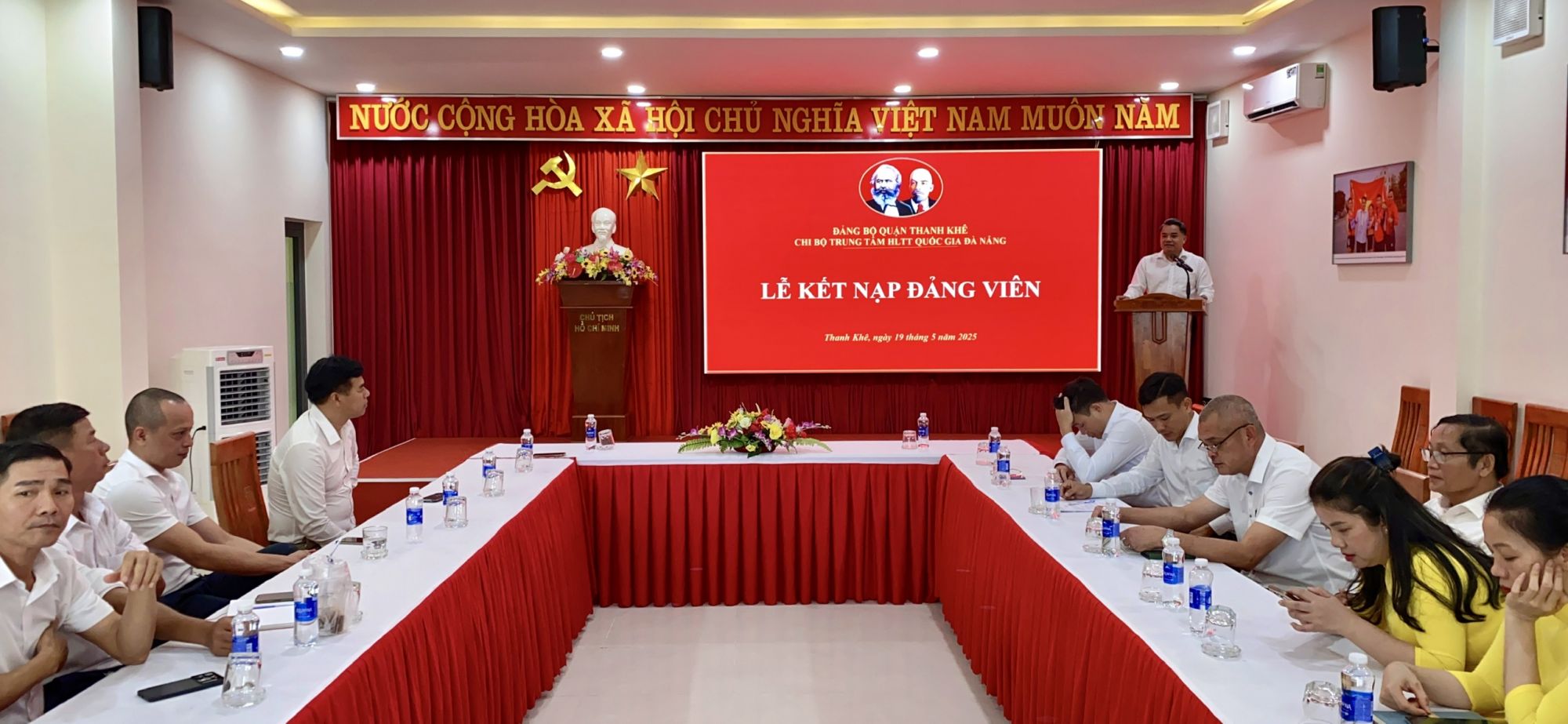 Chi bộ Trung tâm HLTT quốc gia Đà Nẵng tổ chức Lễ kết nạp Đảng viên mới chi bo trung tam hltt quoc gia da nang to chuc le ket nap dang vien moi