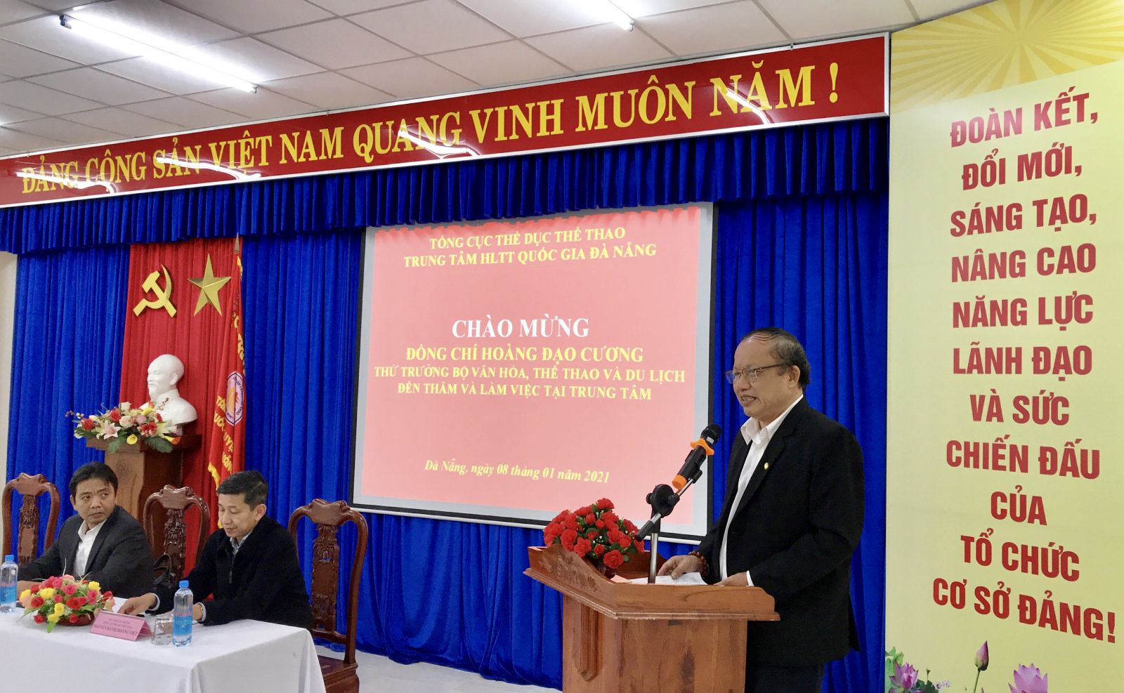 dong chi hoang dao cuong thu truong bo van hoa the thao va du lich den tham va lam viec tai trung tam hltt quoc gia da nang