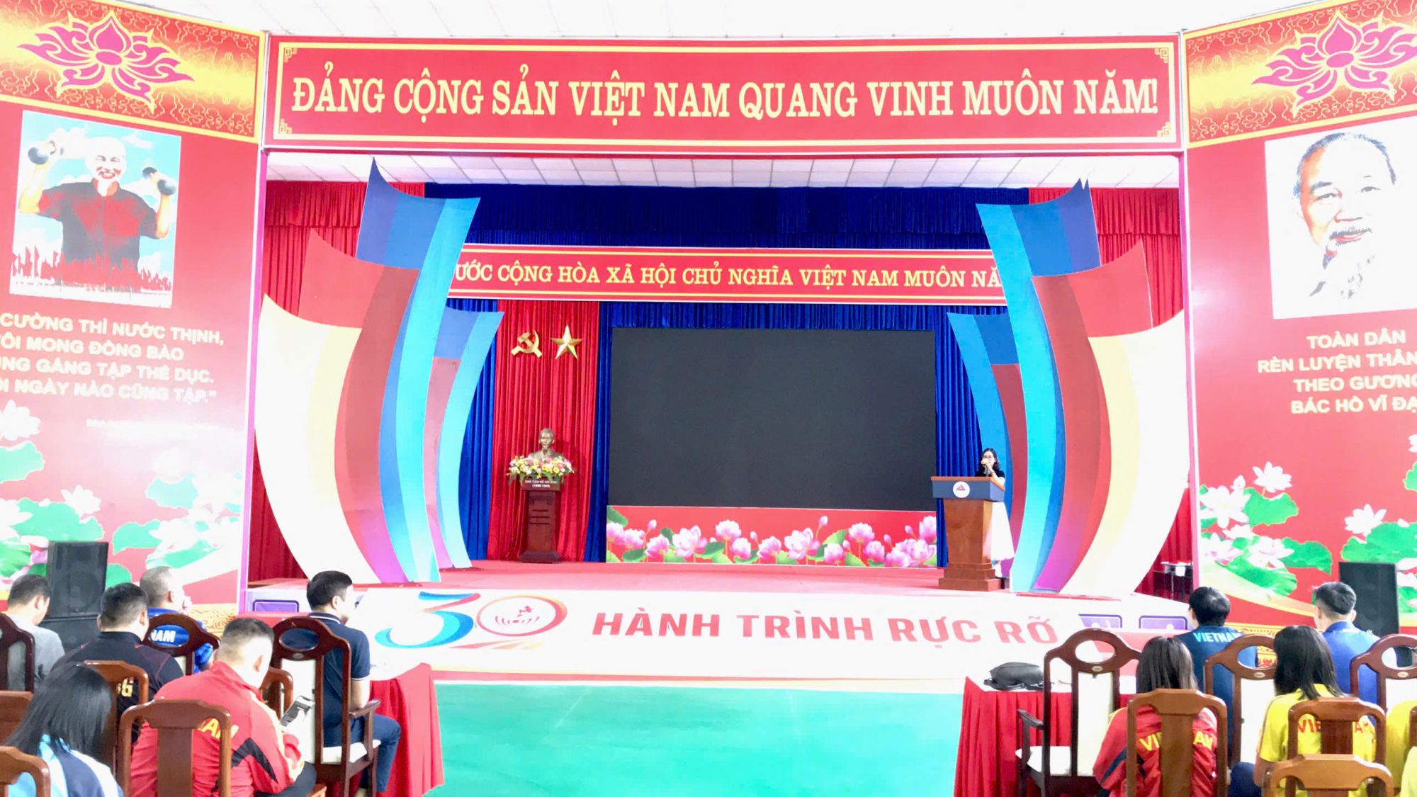 doan can bo thuoc benh vien the thao viet nam den tu van huong dan phuong phap phuc hoi nhanh the luc sau tap luyen thi dau cho vdv hlv cac doi tuyen thuoc trung tam hltt quoc gia da nang