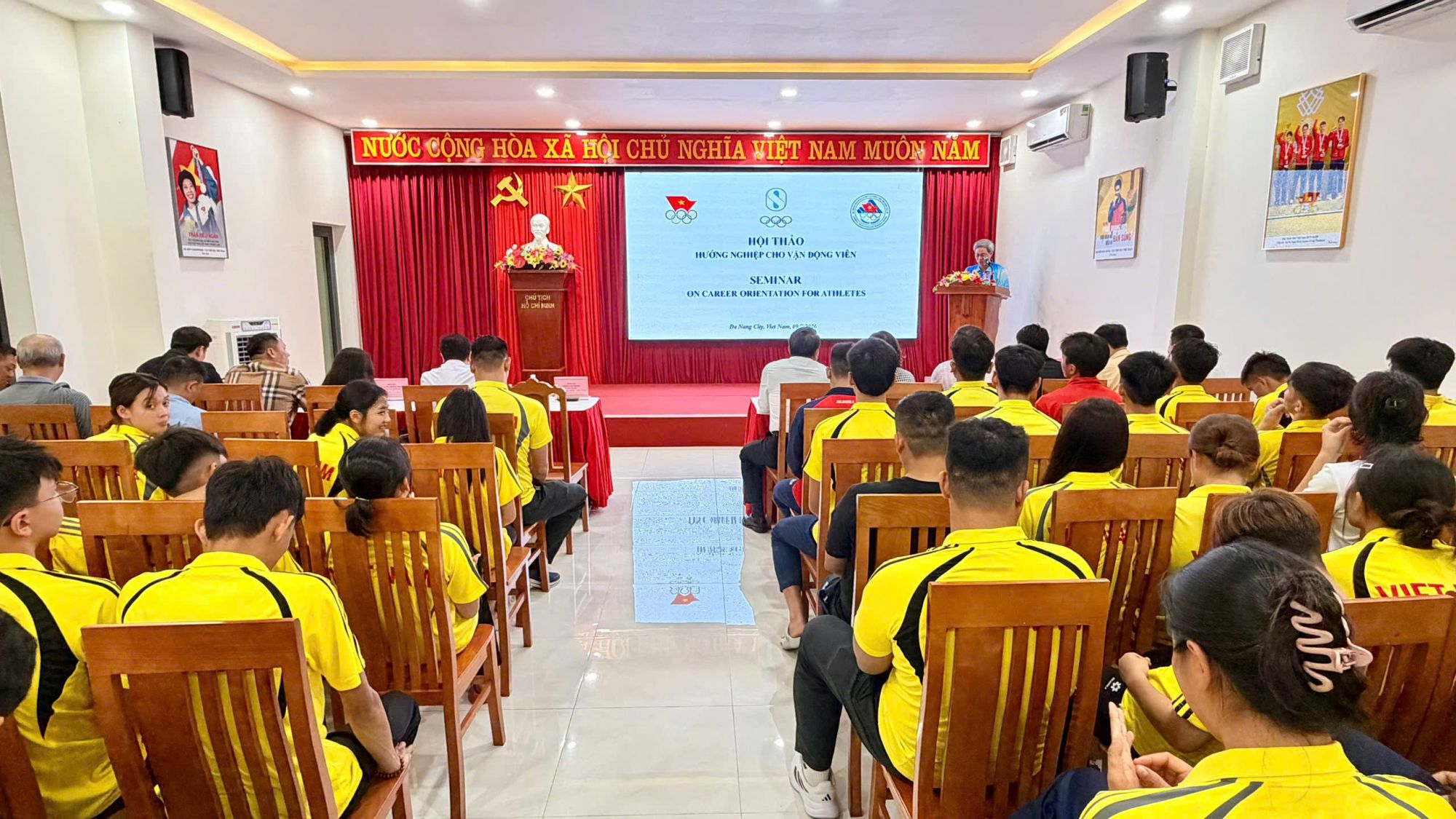 uy ban olympic viet nam phoi hop voi trung tam huan luyen vdv tre quoc gia to chuc chuong trinh hoi thao huong nghiep cho vdv